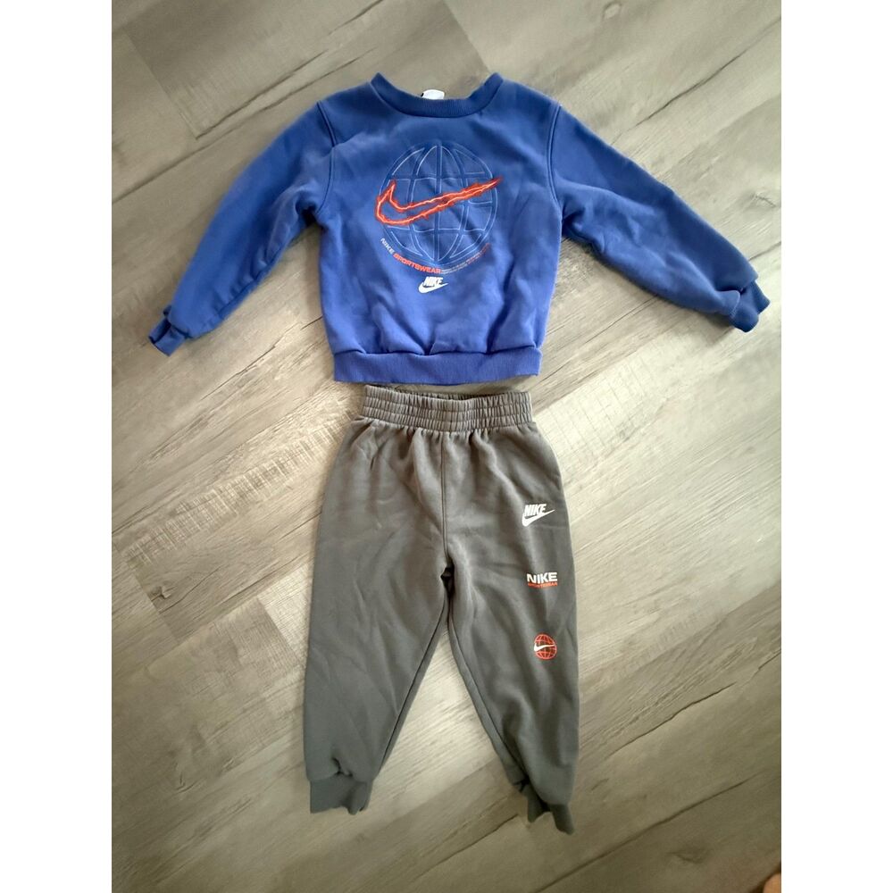 Nike 3-4 years (4T) set sweatpants and crewneck sweatshirt